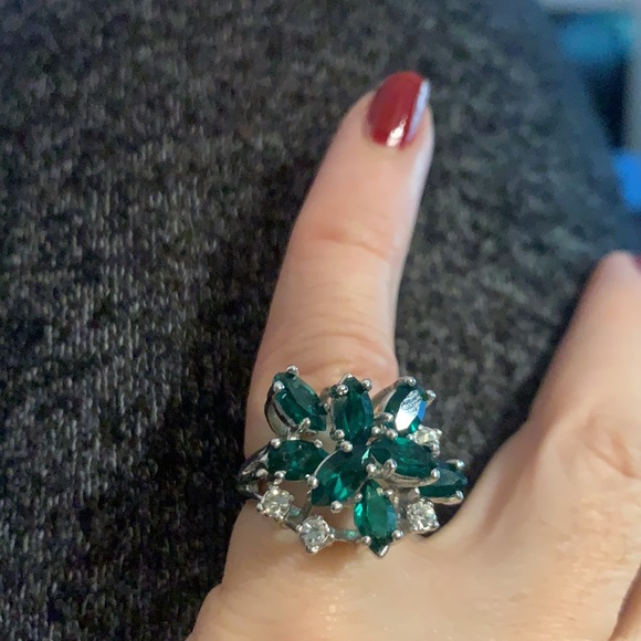 Beautiful statement ring - Picture 5 of 9